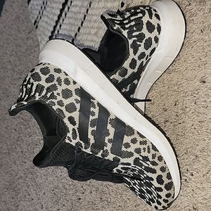 Leopard tennis shoes women 8.5